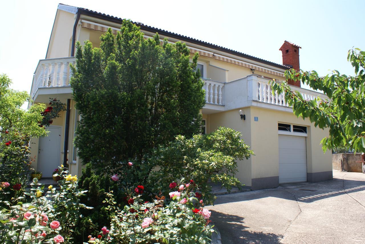 Apartments Nikola Кърк Екстериор снимка