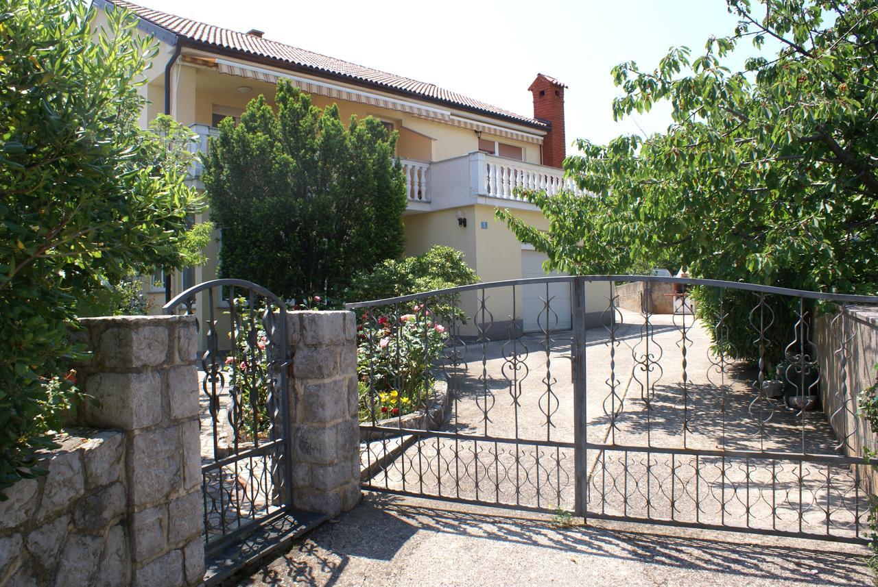 Apartments Nikola Кърк Екстериор снимка