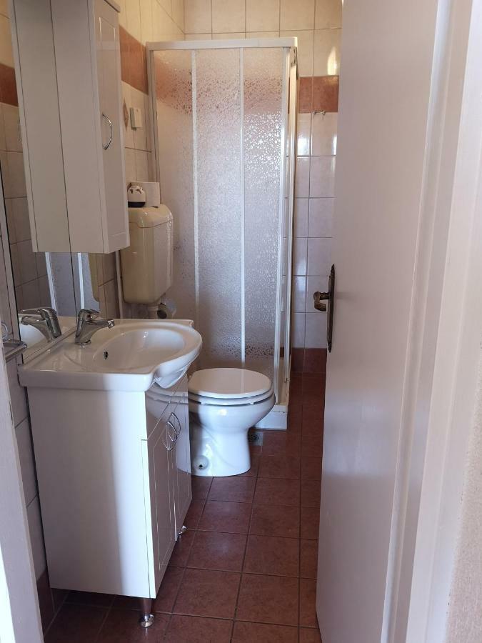 Apartments Nikola Кърк Екстериор снимка
